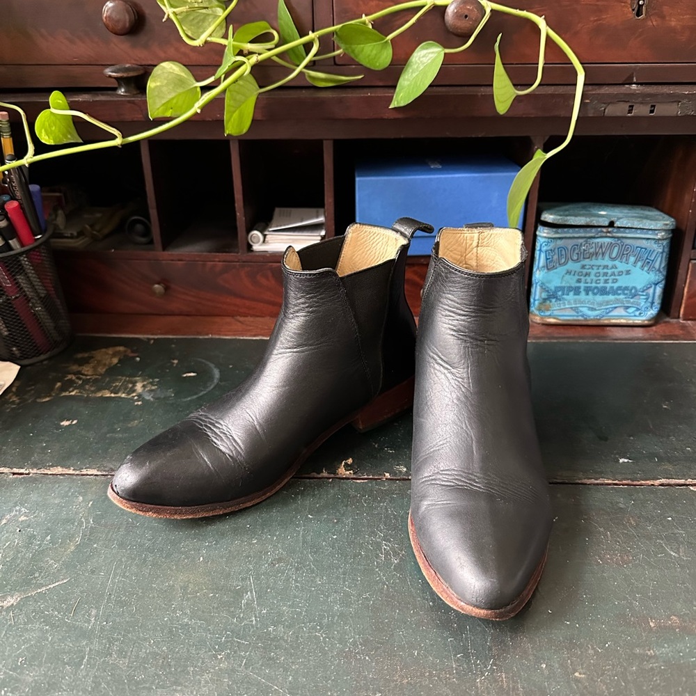 Nisolo Black Chelsea Boots 6